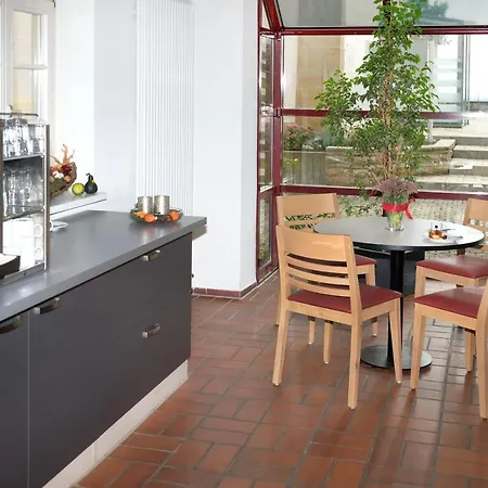 מלון Jugendhaus Michaelsberg 2*