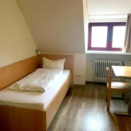 Jugendhaus Michaelsberg מלון 2*
